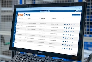 Upravitelj flote obavlja inteligentnu dodjelu zadataka autonomnim mobilnim robotima u floti