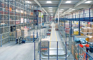 Sigurnosna ograda ograničava pristup radnom području sustava transportnih kolica